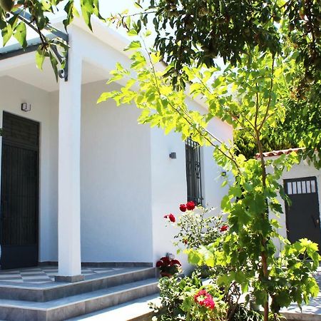 Orange Garden Villa Aigio Exterior photo
