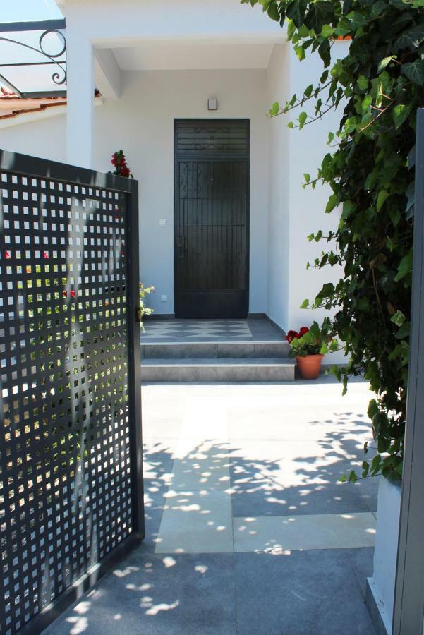 Orange Garden Villa Aigio Exterior photo